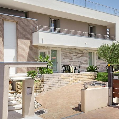 Villa Aurora-Holiday Home Apt 2 バルドリーノ エクステリア 写真