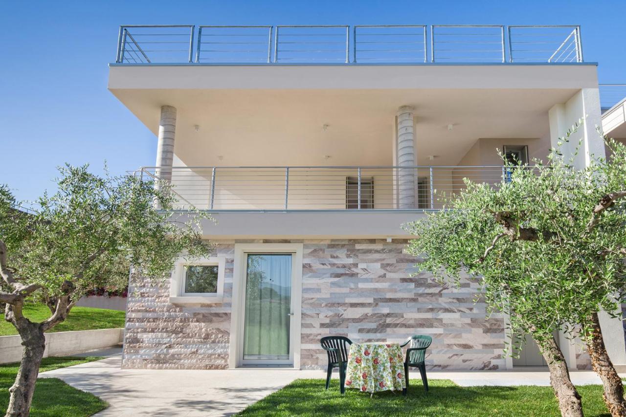Villa Aurora-Holiday Home Apt 2 バルドリーノ エクステリア 写真