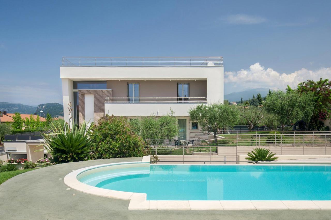 Villa Aurora-Holiday Home Apt 2 バルドリーノ エクステリア 写真